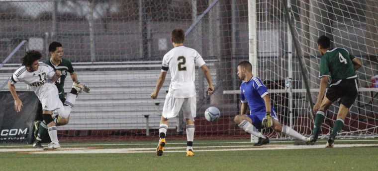 Soccer: DV vs San Luis
